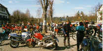 Motorradtreff auf dem Johanniskreuz  (6123 Byte)